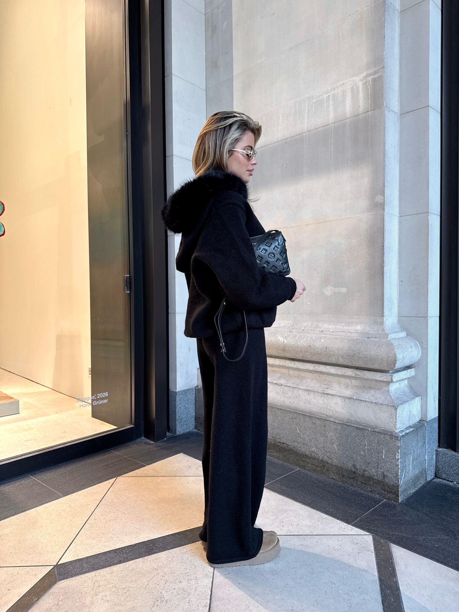 Luxury fur lounge set - black