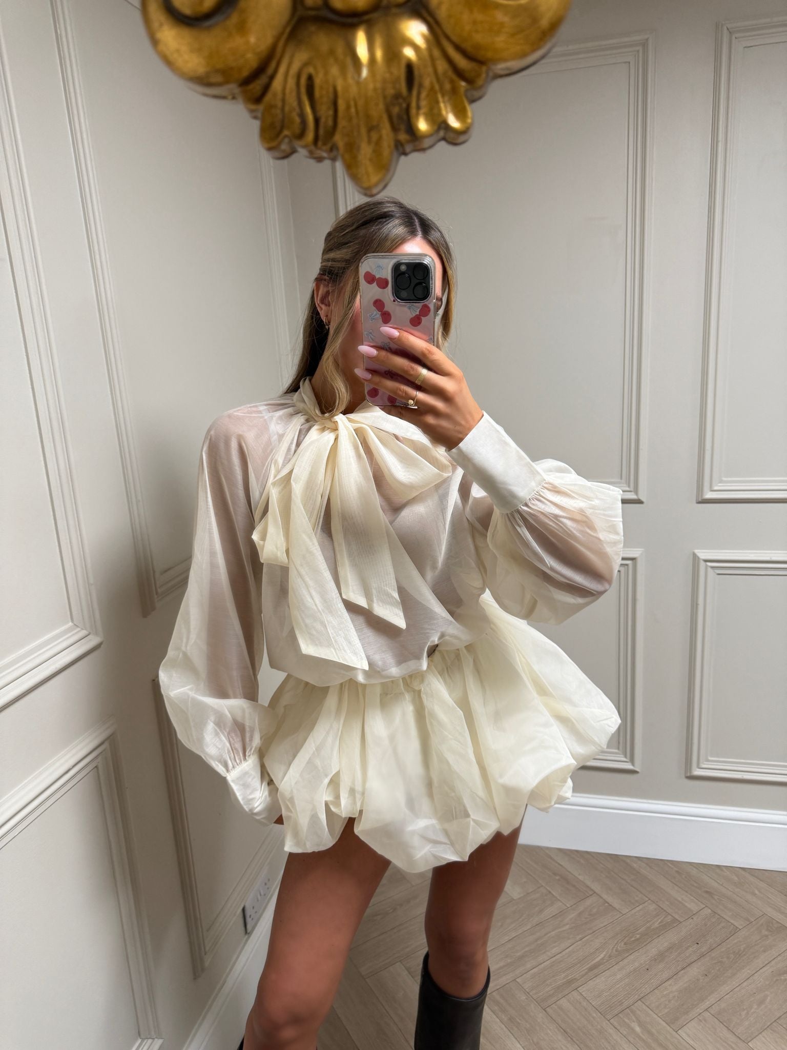 Bow top with puff shorts - cream