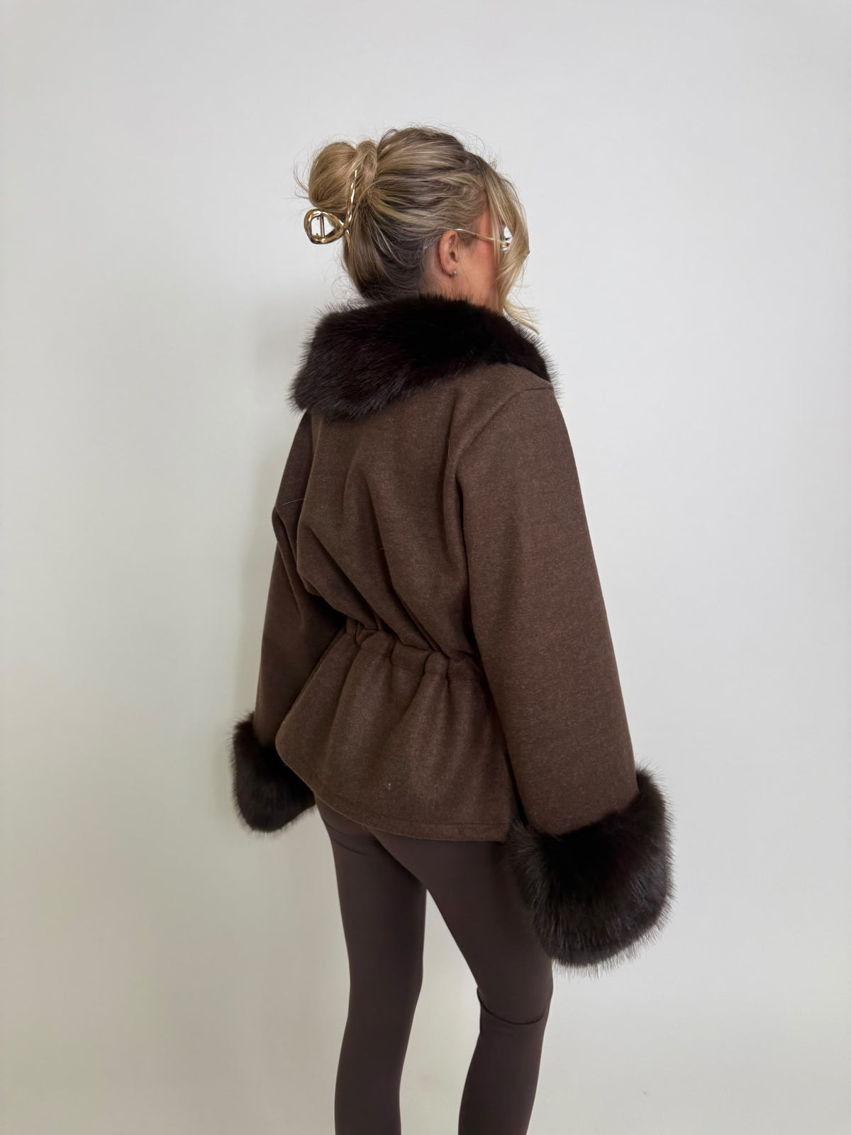 Pocket faux fur jacket - chocolate