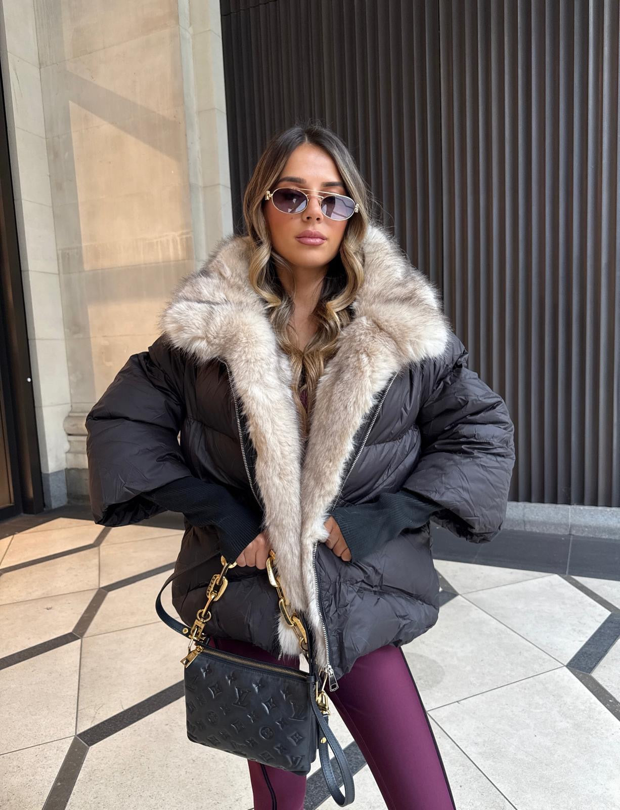 Puffer coat with faux fur - black
