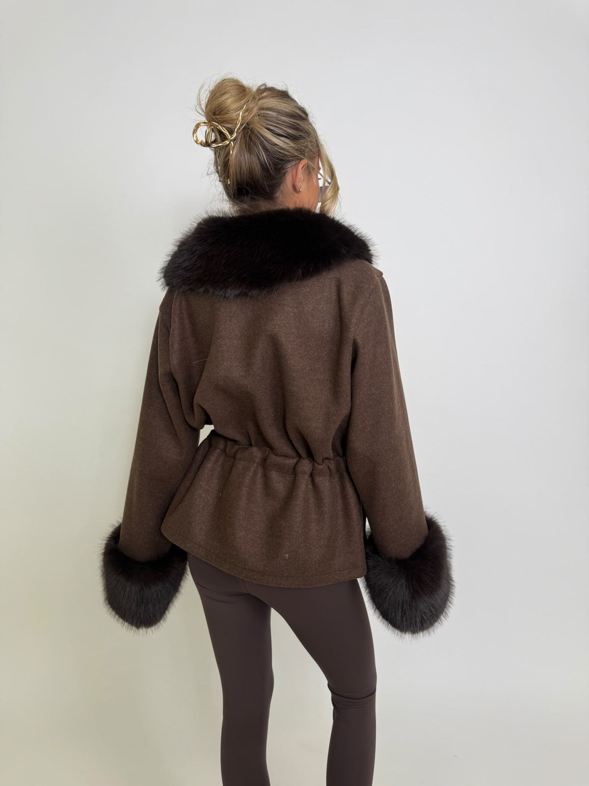 Pocket faux fur jacket - chocolate