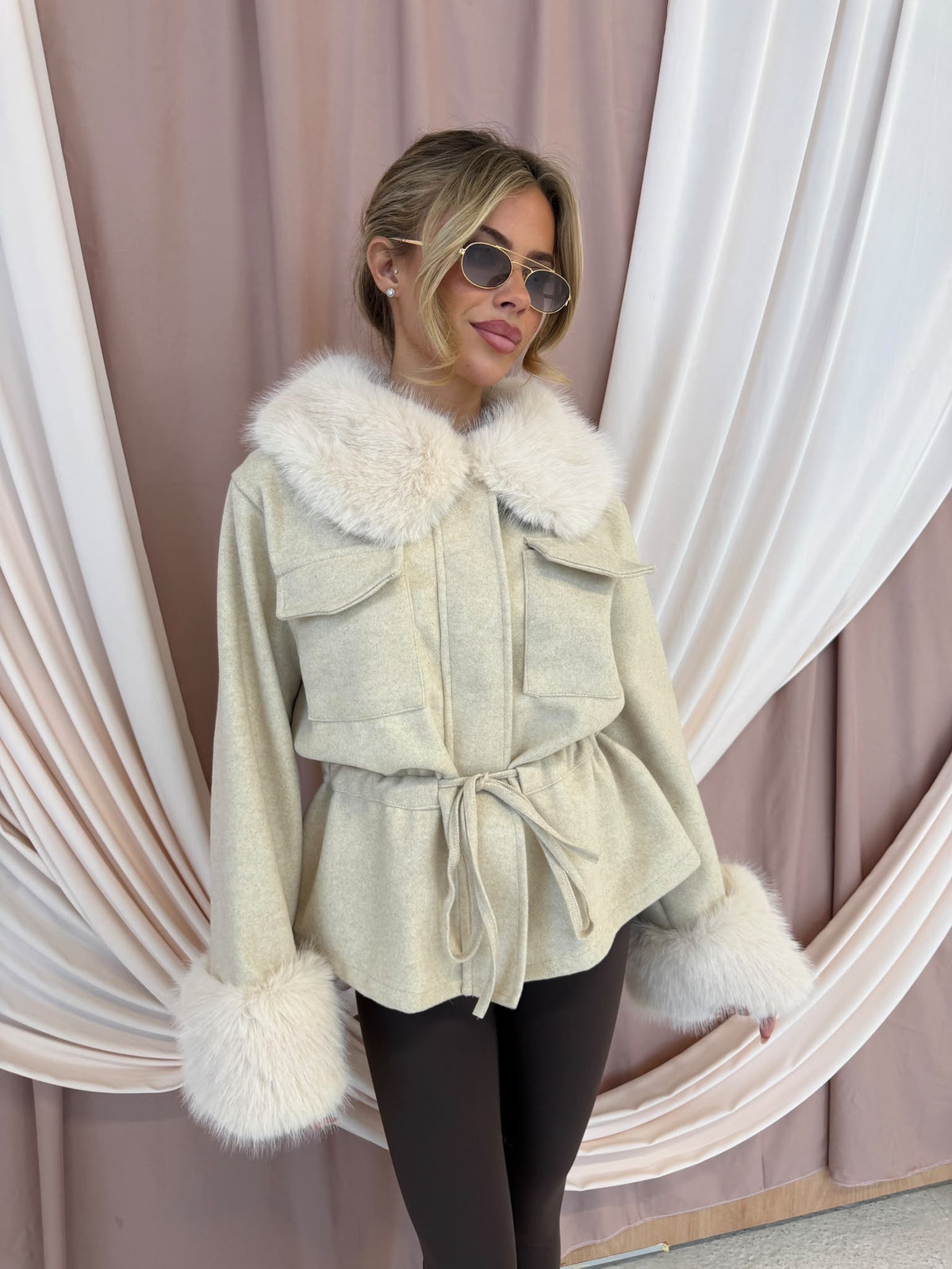 Pocket faux fur jacket - beige
