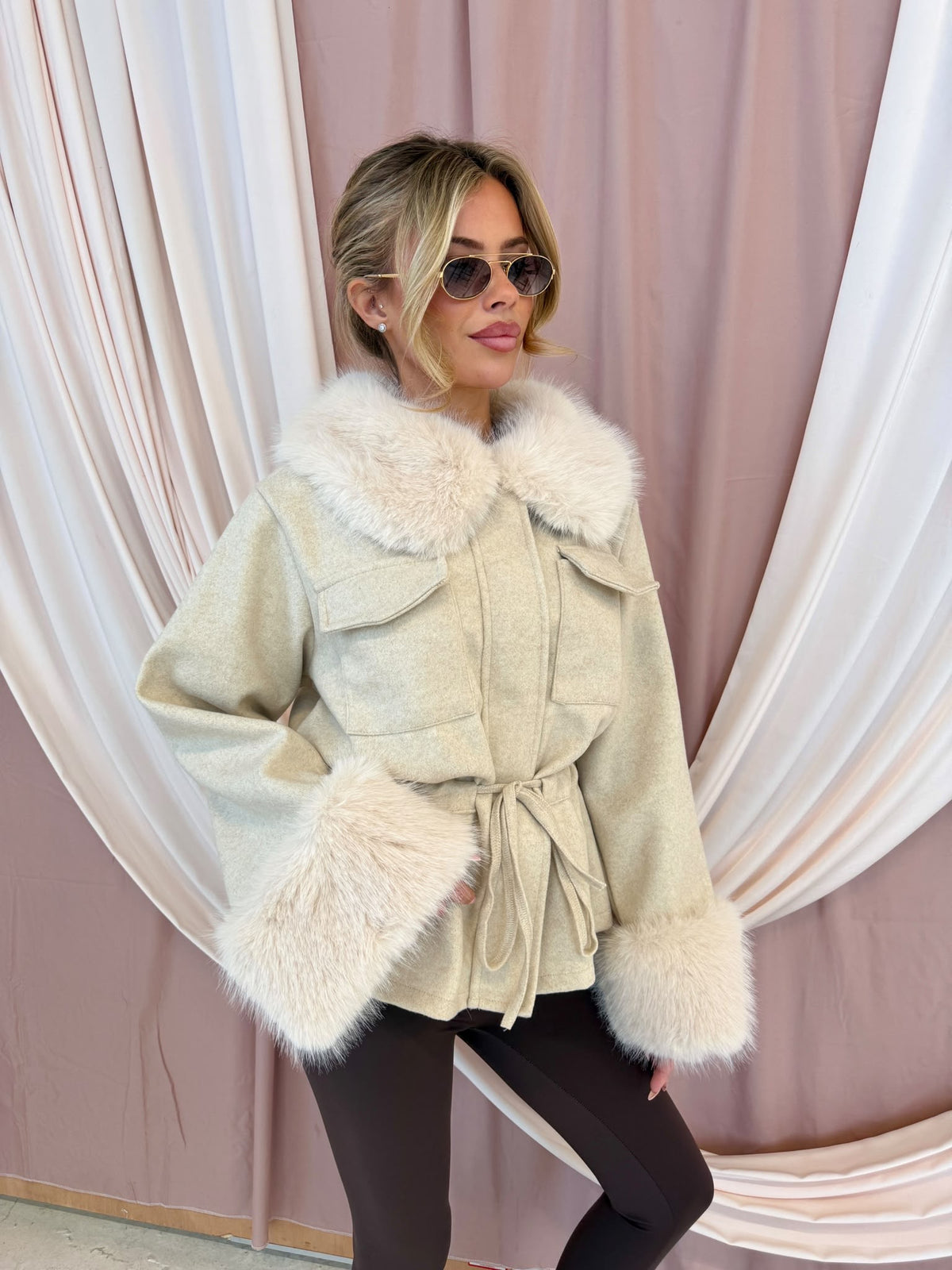 Pocket faux fur jacket - beige