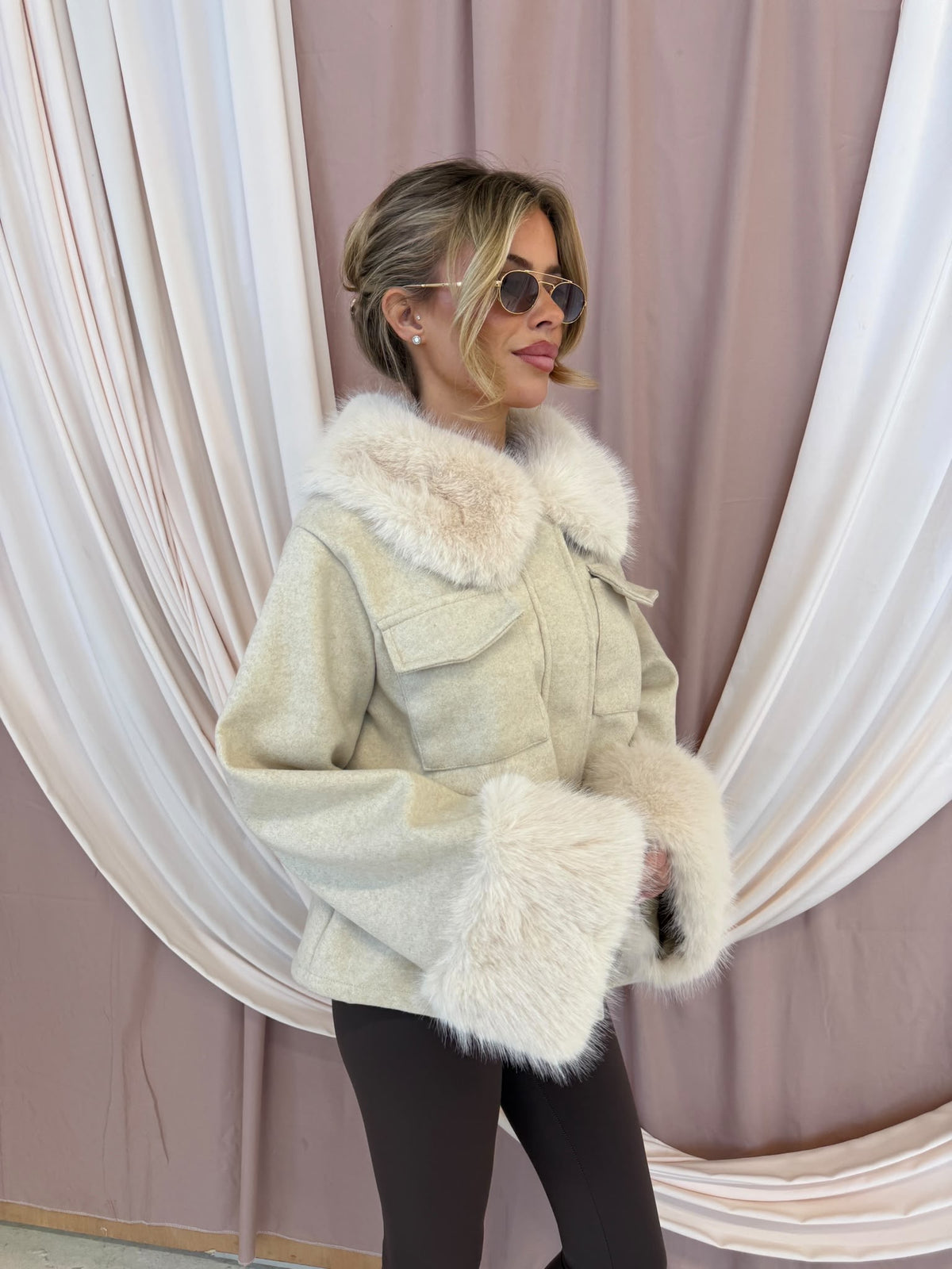 Pocket faux fur jacket - beige