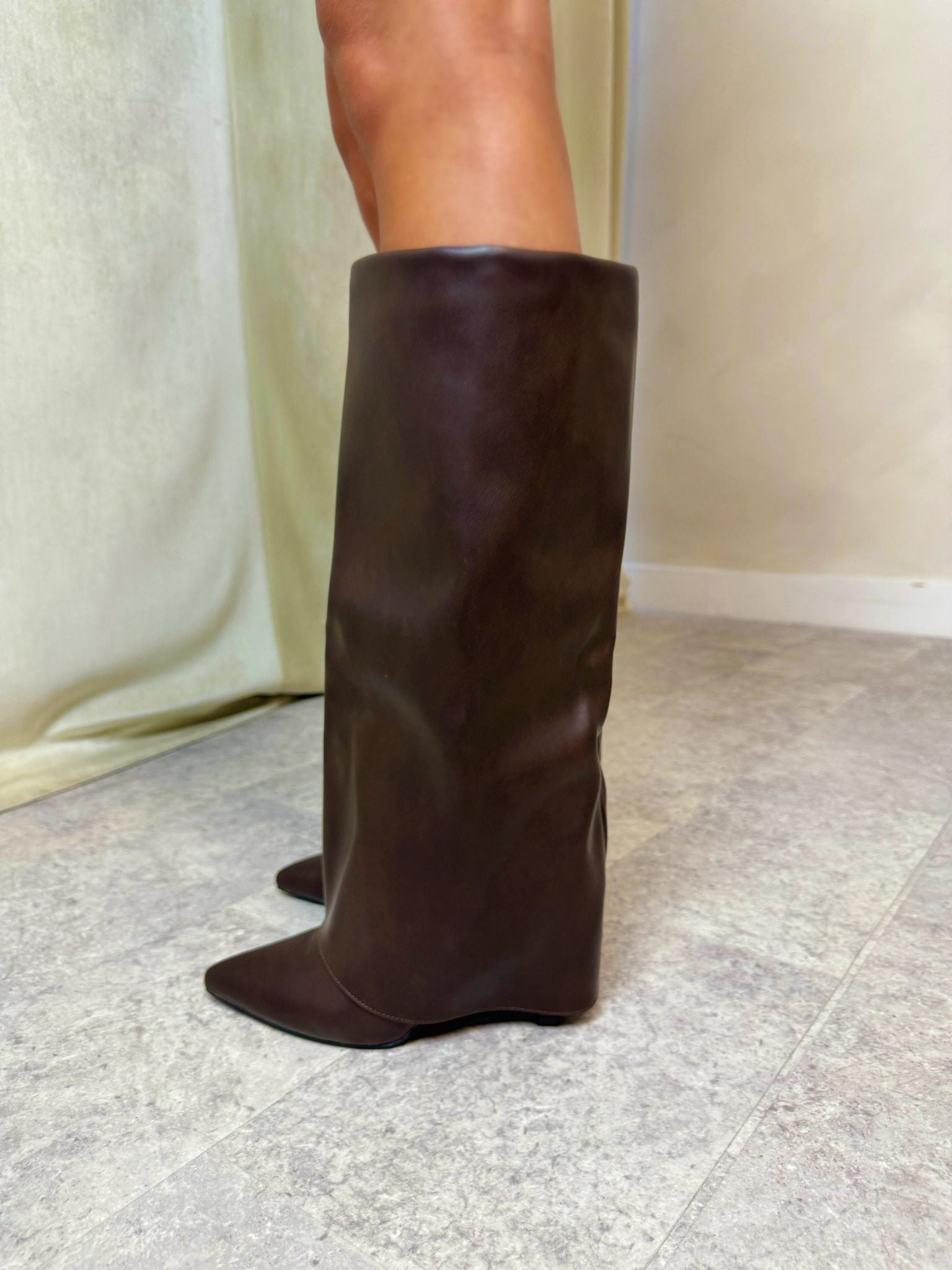 Faux leather fold over boots - chocolate