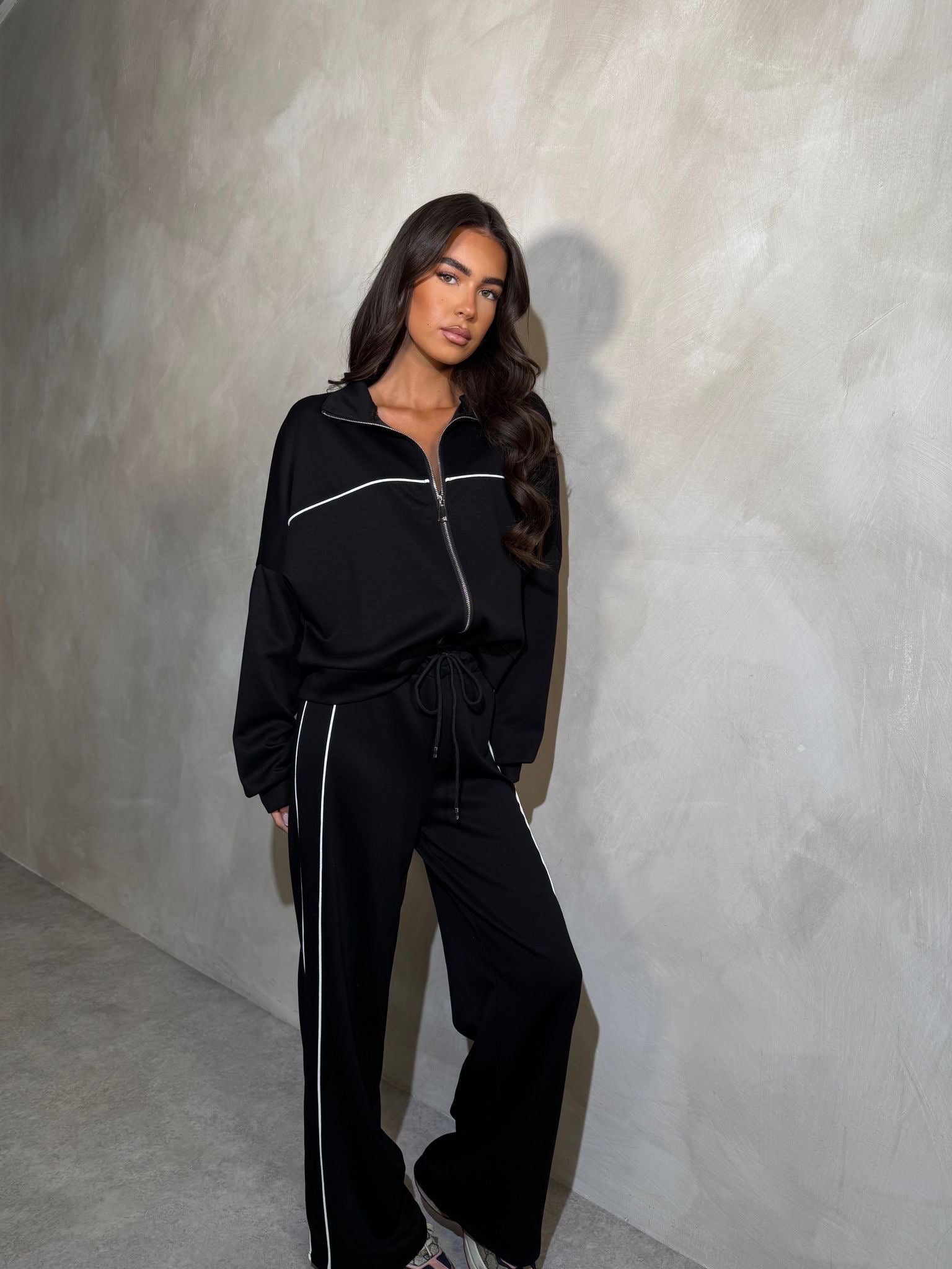 Piping flare leg tracksuit - black