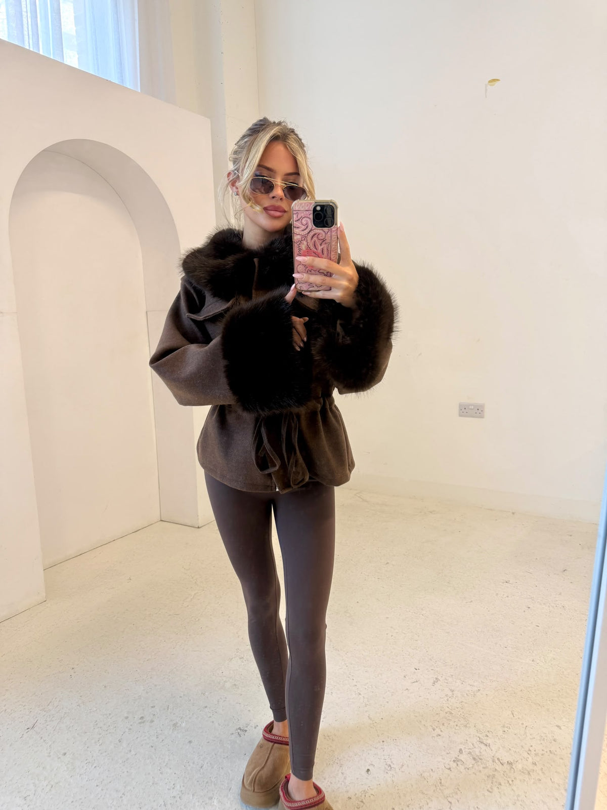 Pocket faux fur jacket - chocolate