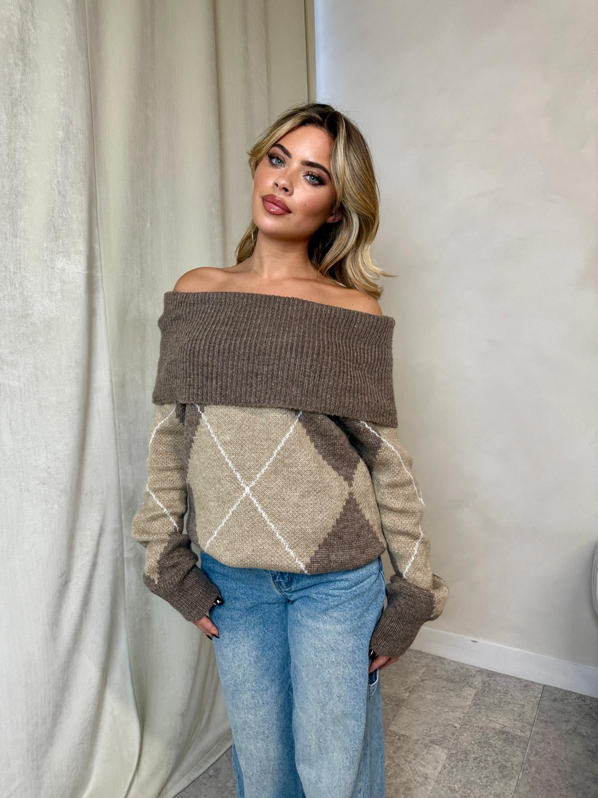 Off shoulder print jumper - beige