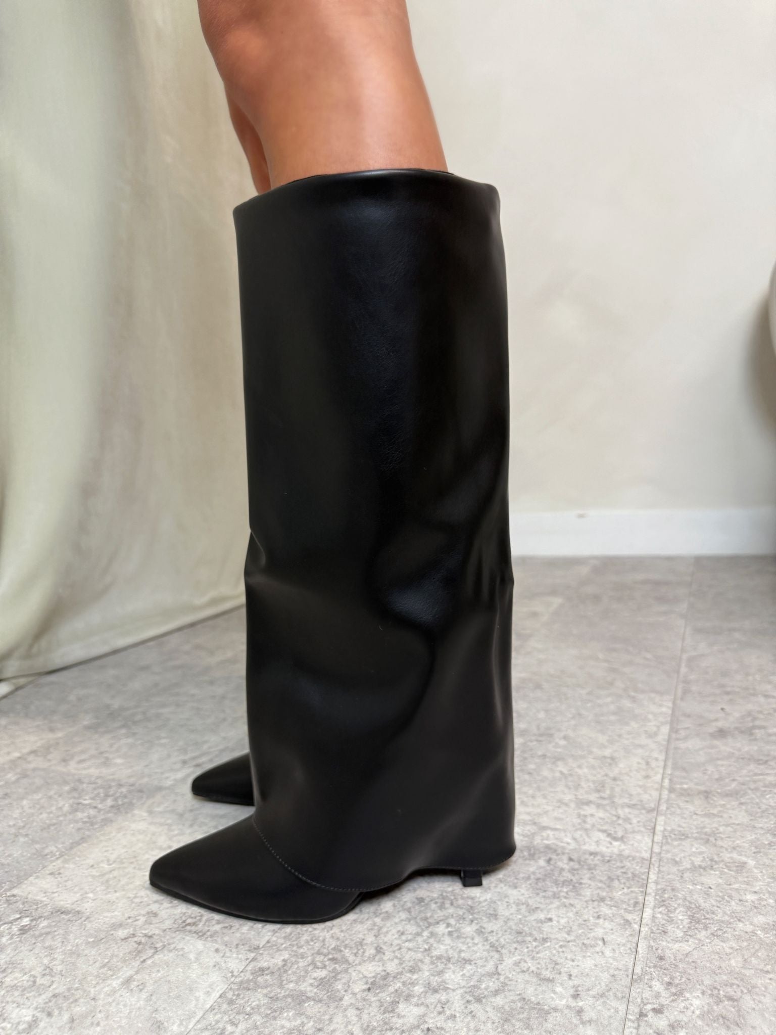Faux leather fold over boots - black