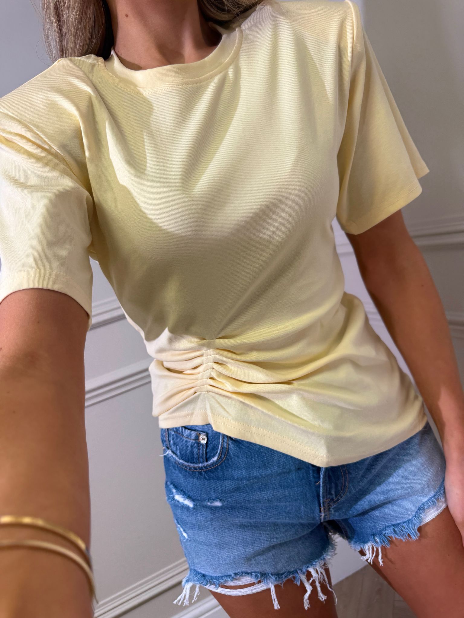 Shoulder pad ruched tee - yellow