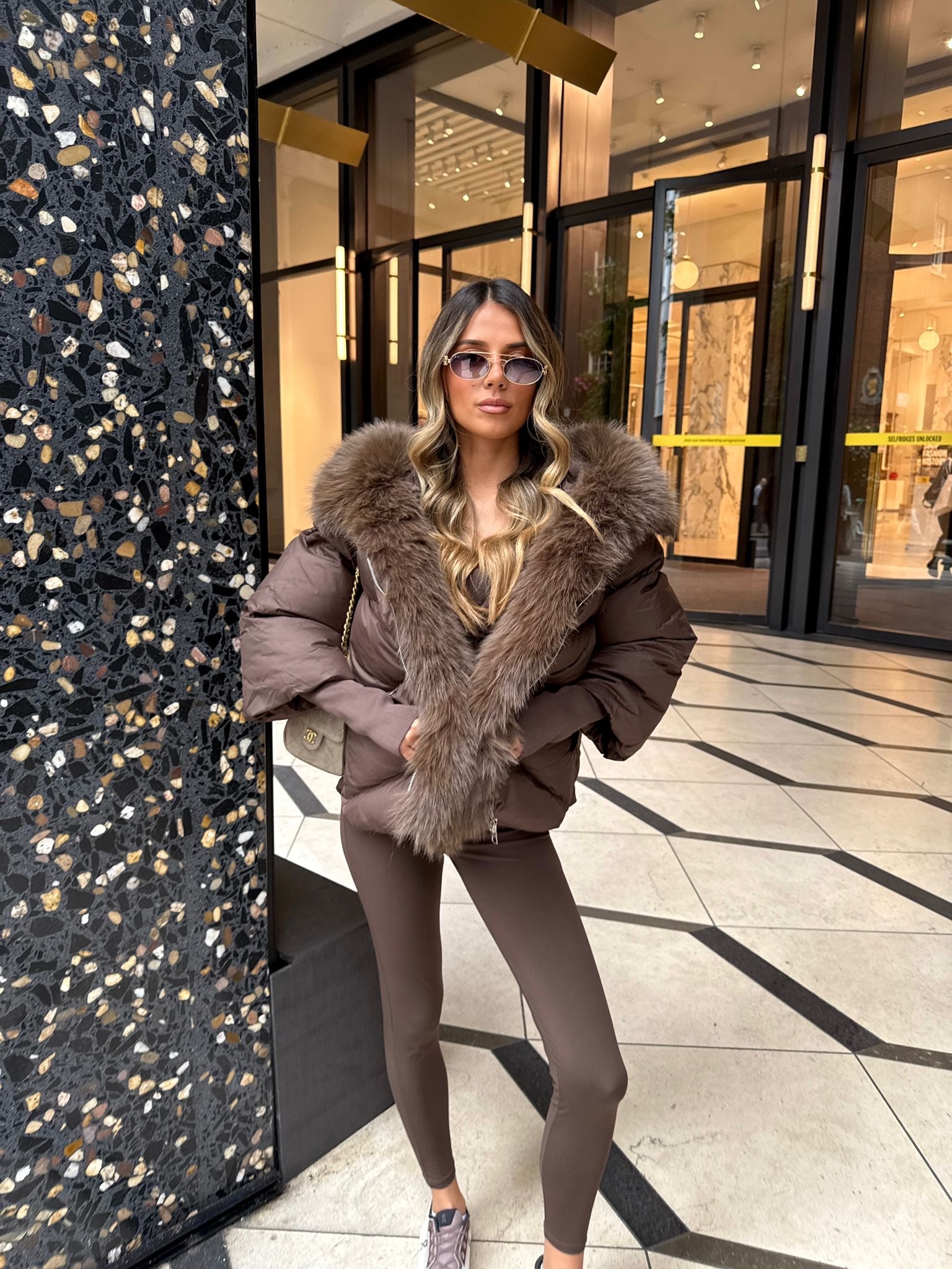 Puffer coat with faux fur - chocolate