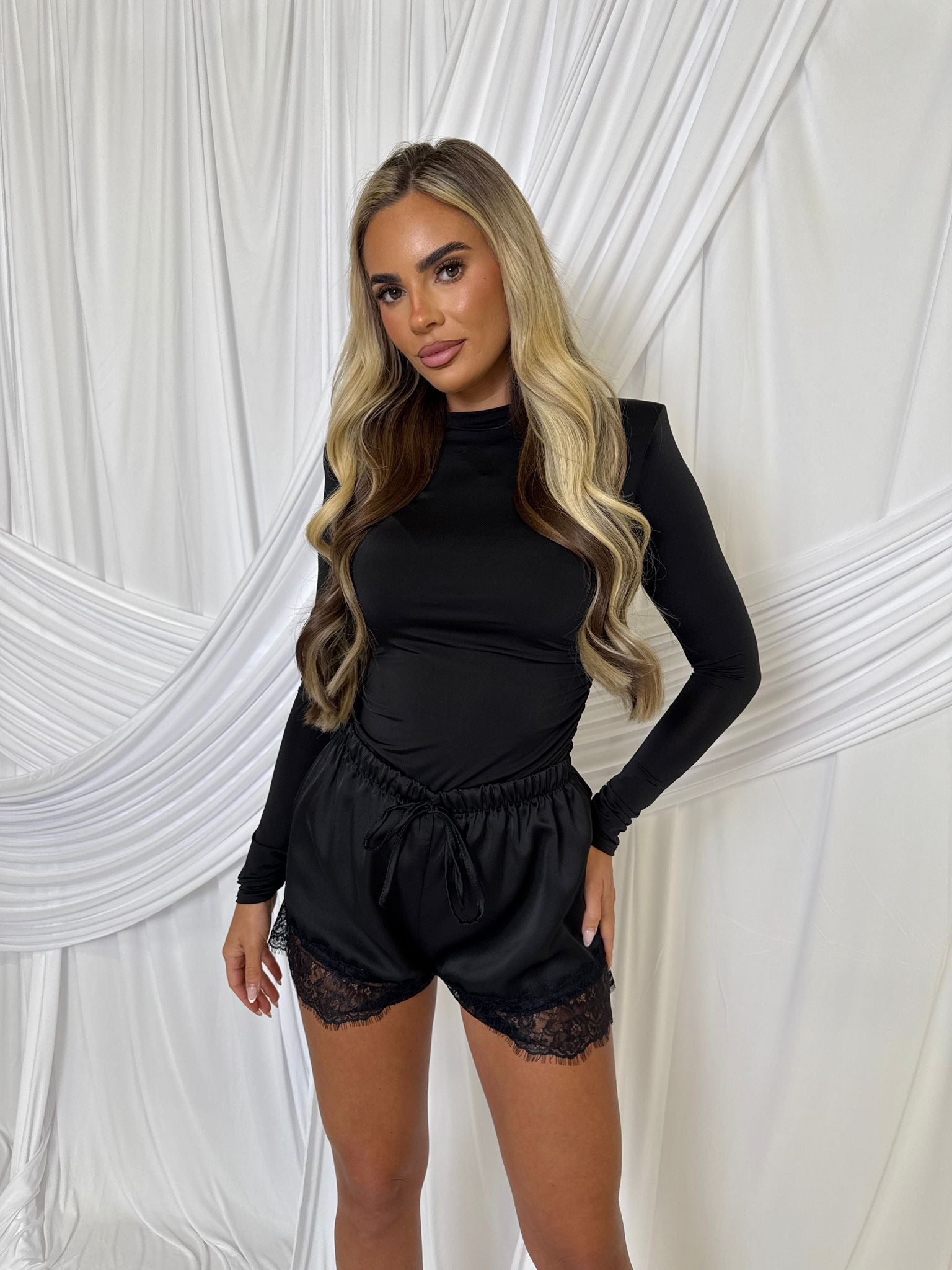 Silk lace shorts - black