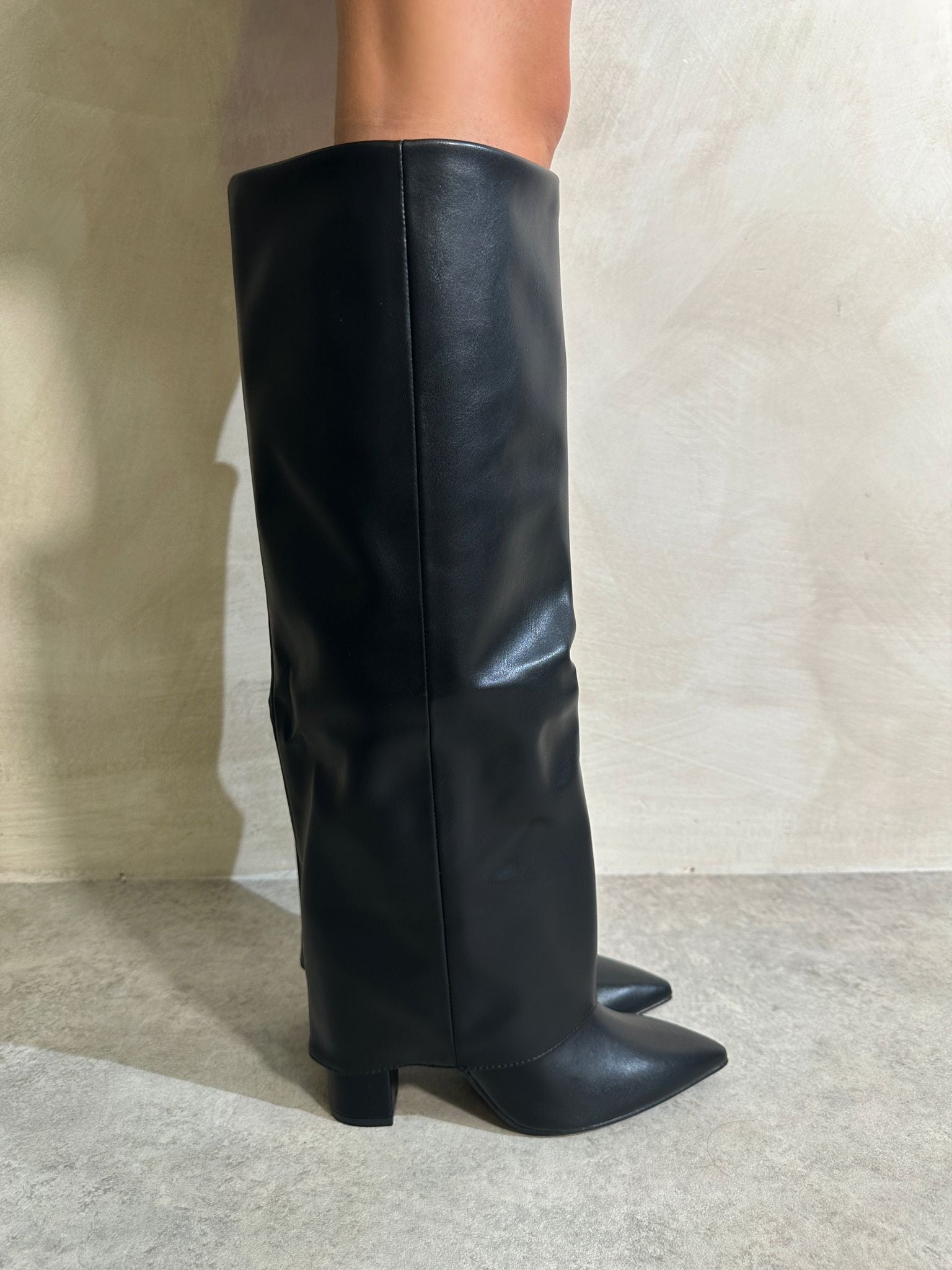 Fold over leather boots - black