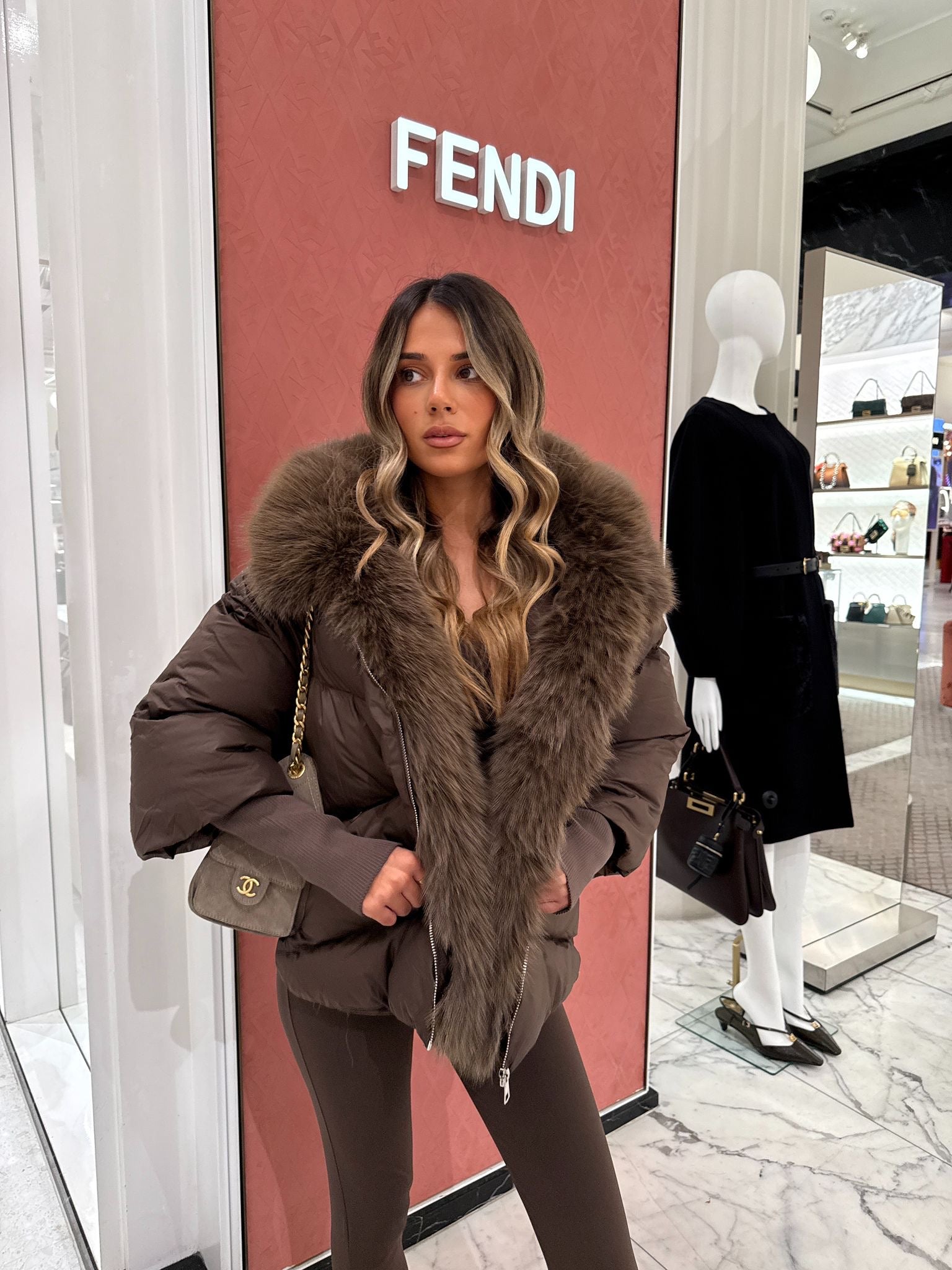 Puffer coat with faux fur - chocolate