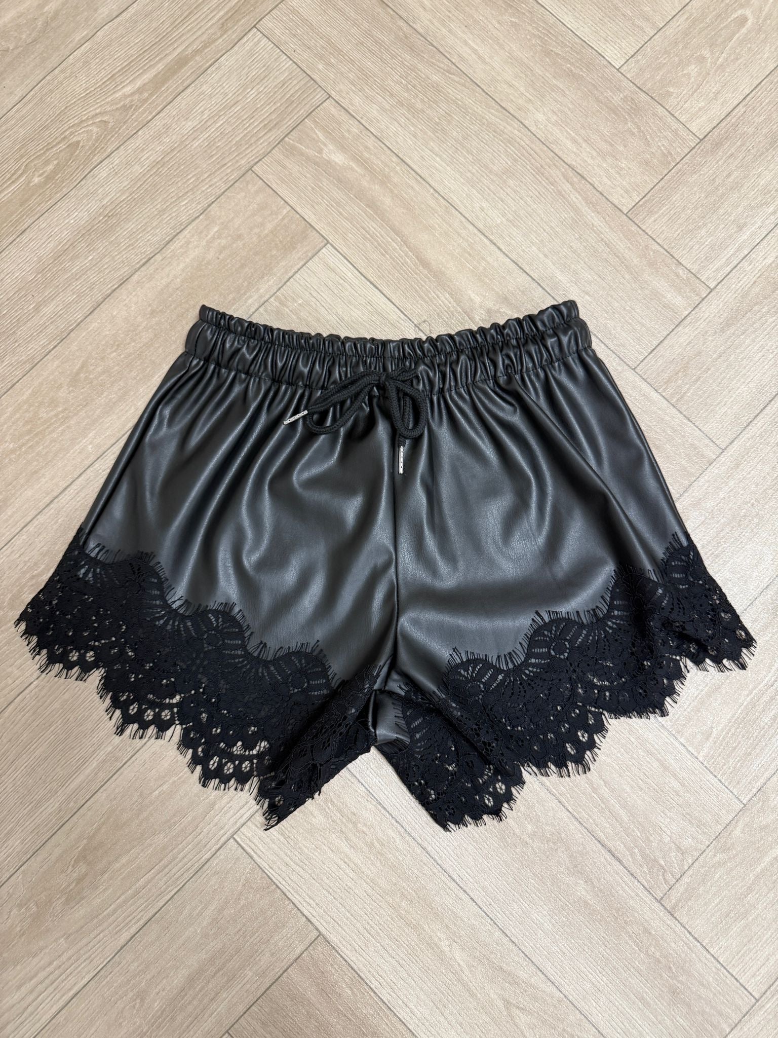 Leather lace shorts - black
