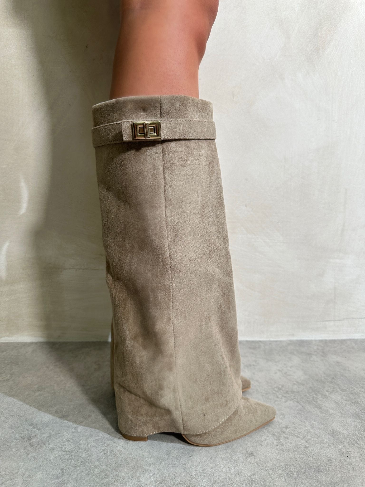 Lock boots - suede beige