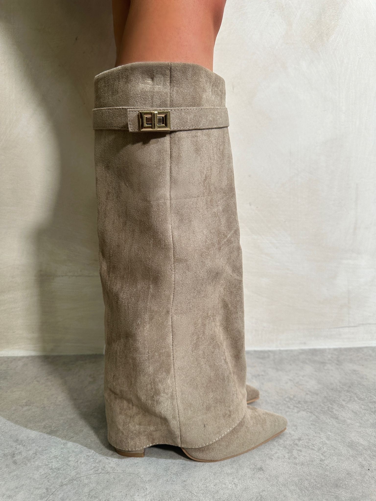 Lock boots - suede beige