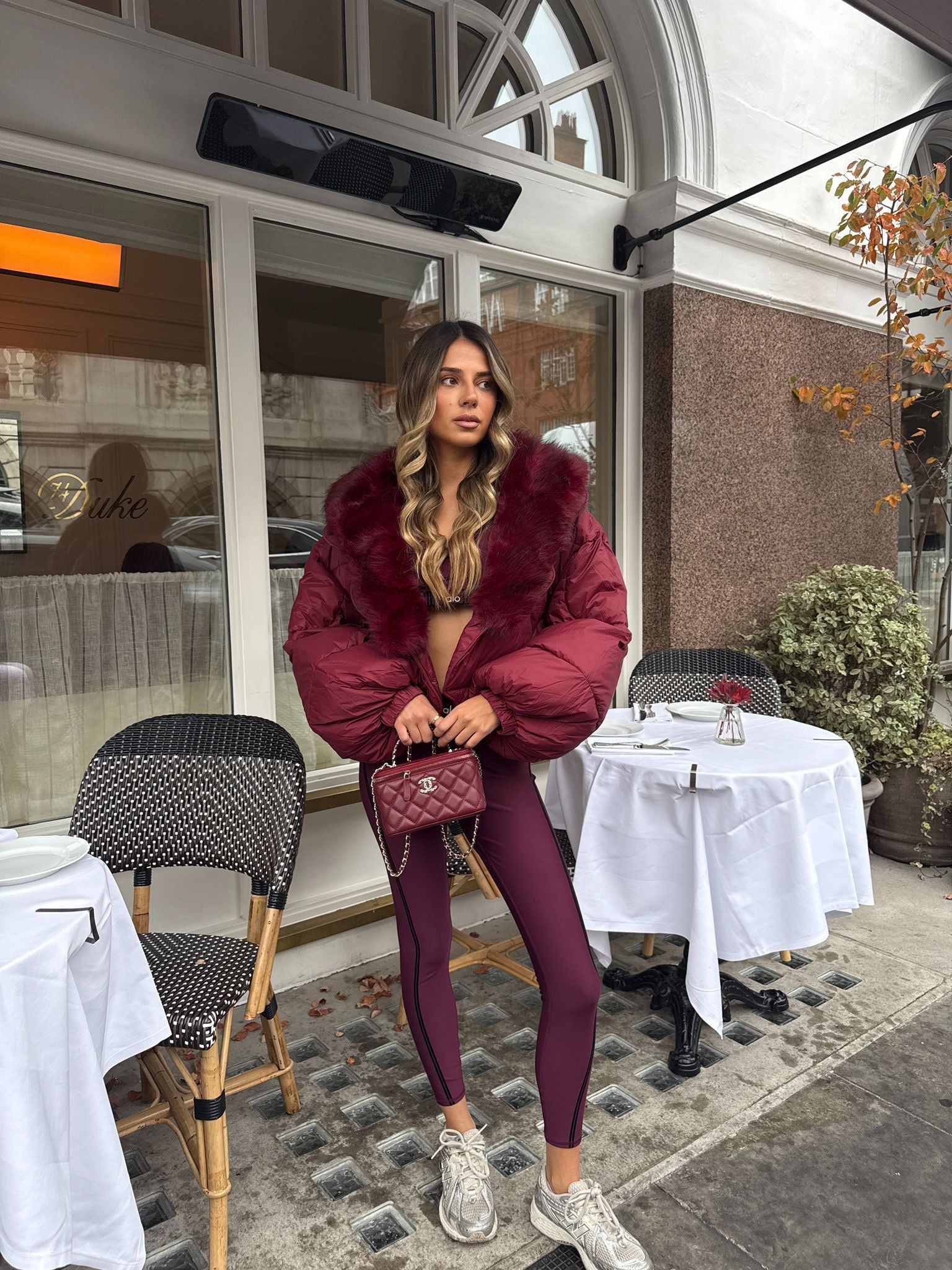 Oversized puffer coat with faux fur collar - burgundy