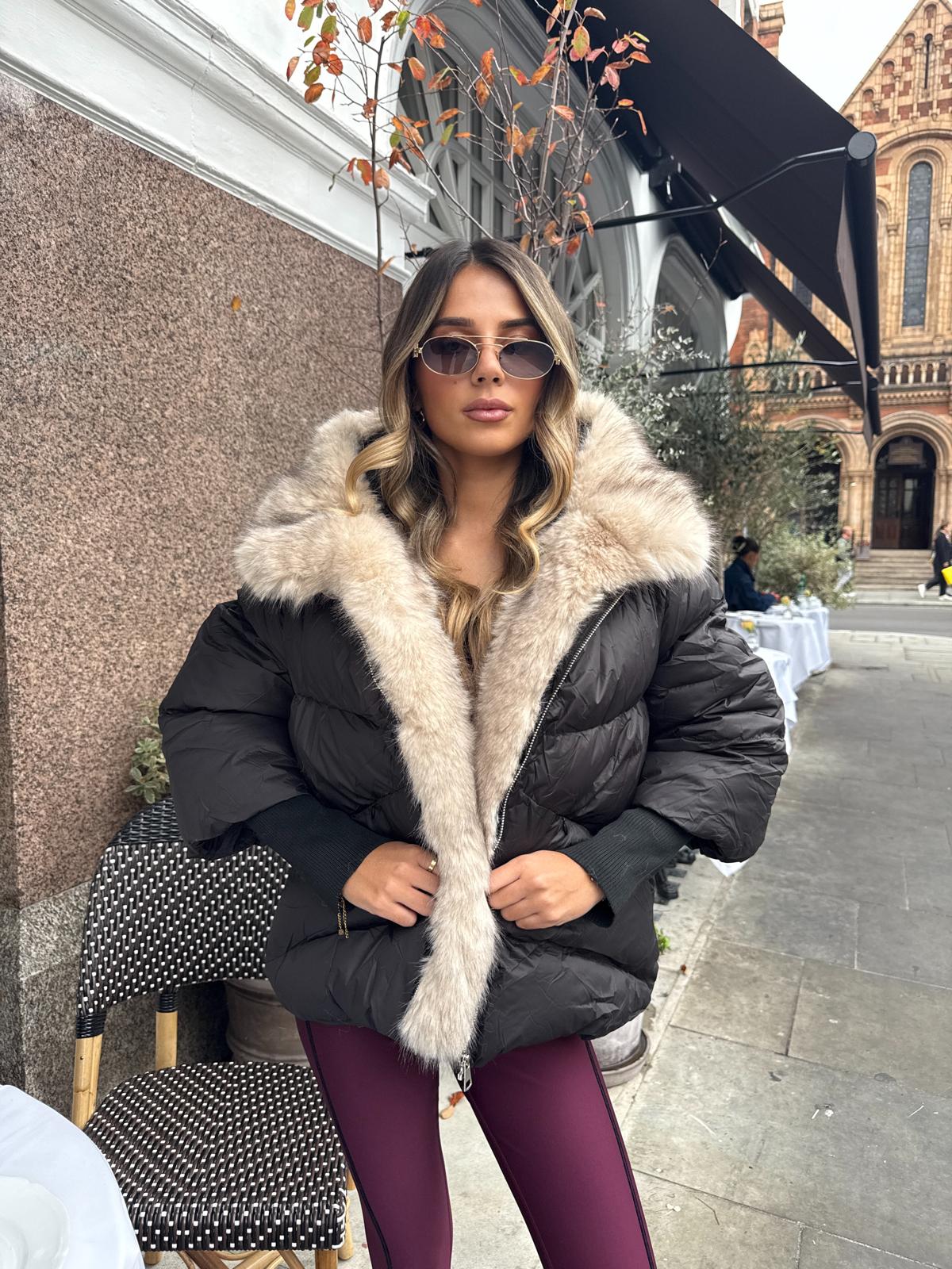 Puffer coat with faux fur - black