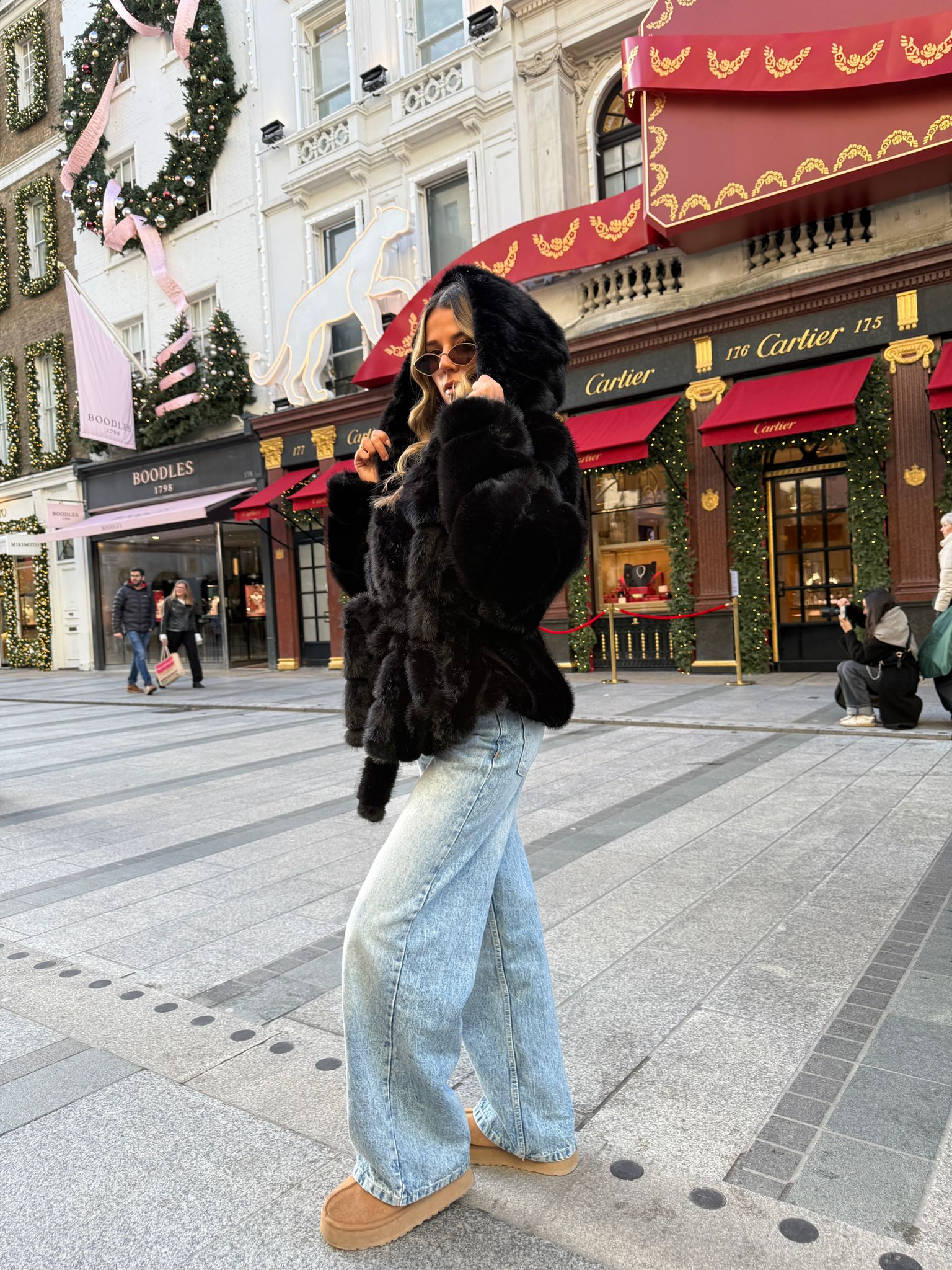 Luxury belt Faux Fur Coat - black