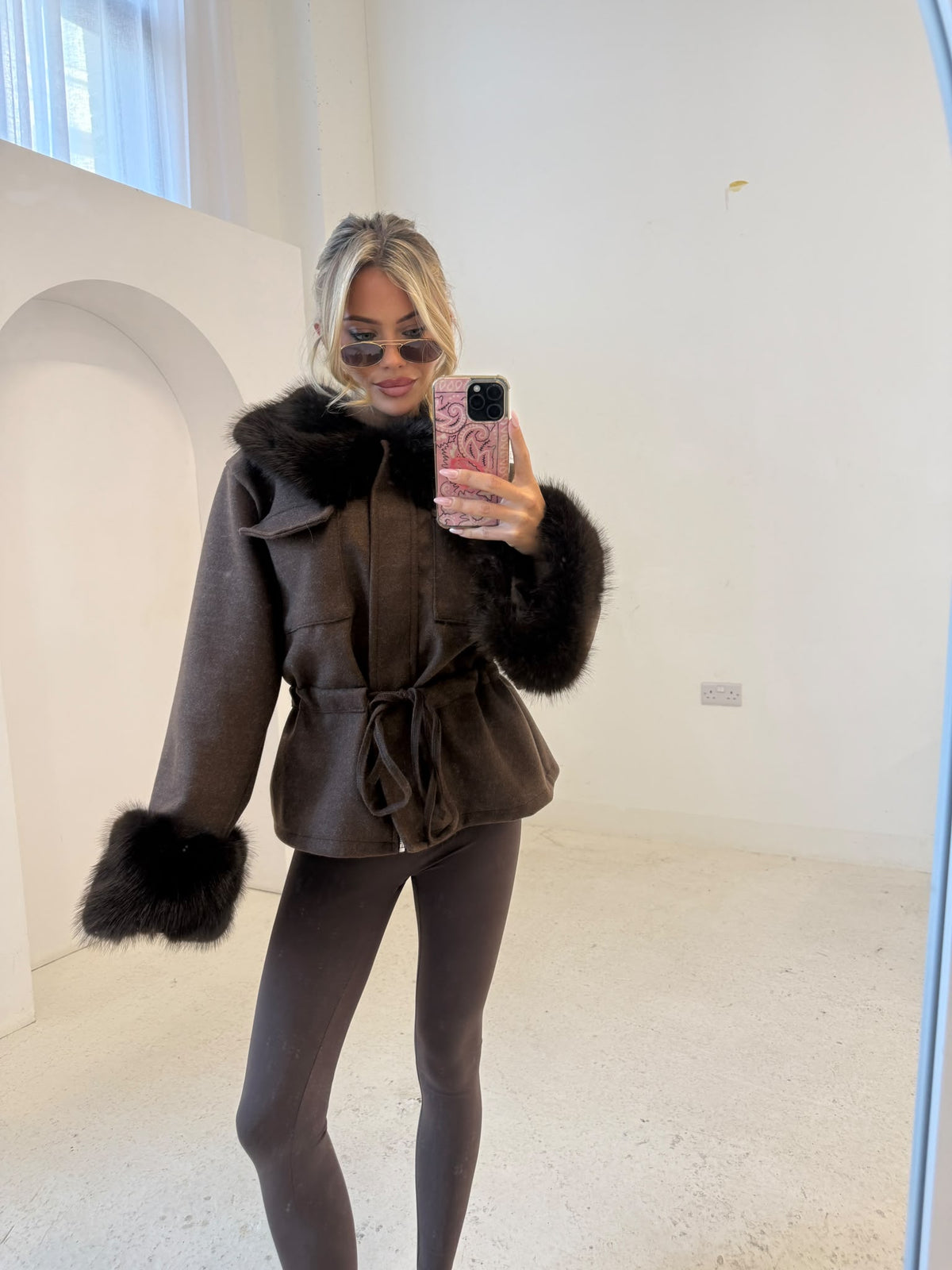 Pocket faux fur jacket - chocolate