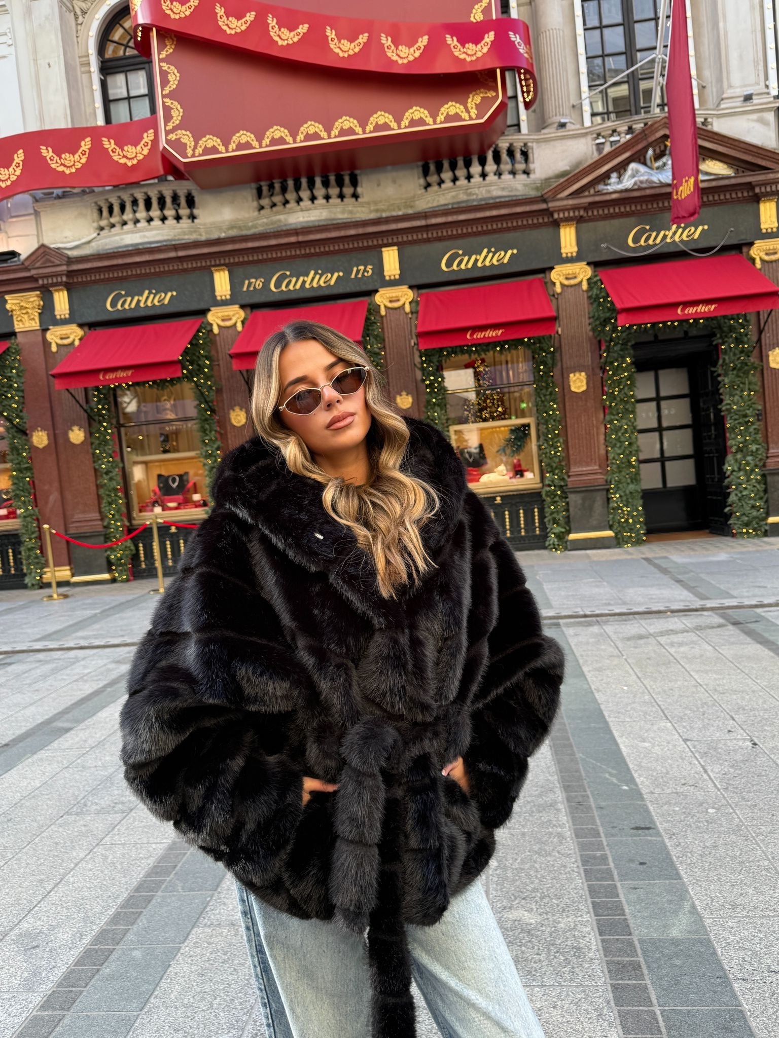 Luxury belt Faux Fur Coat - black