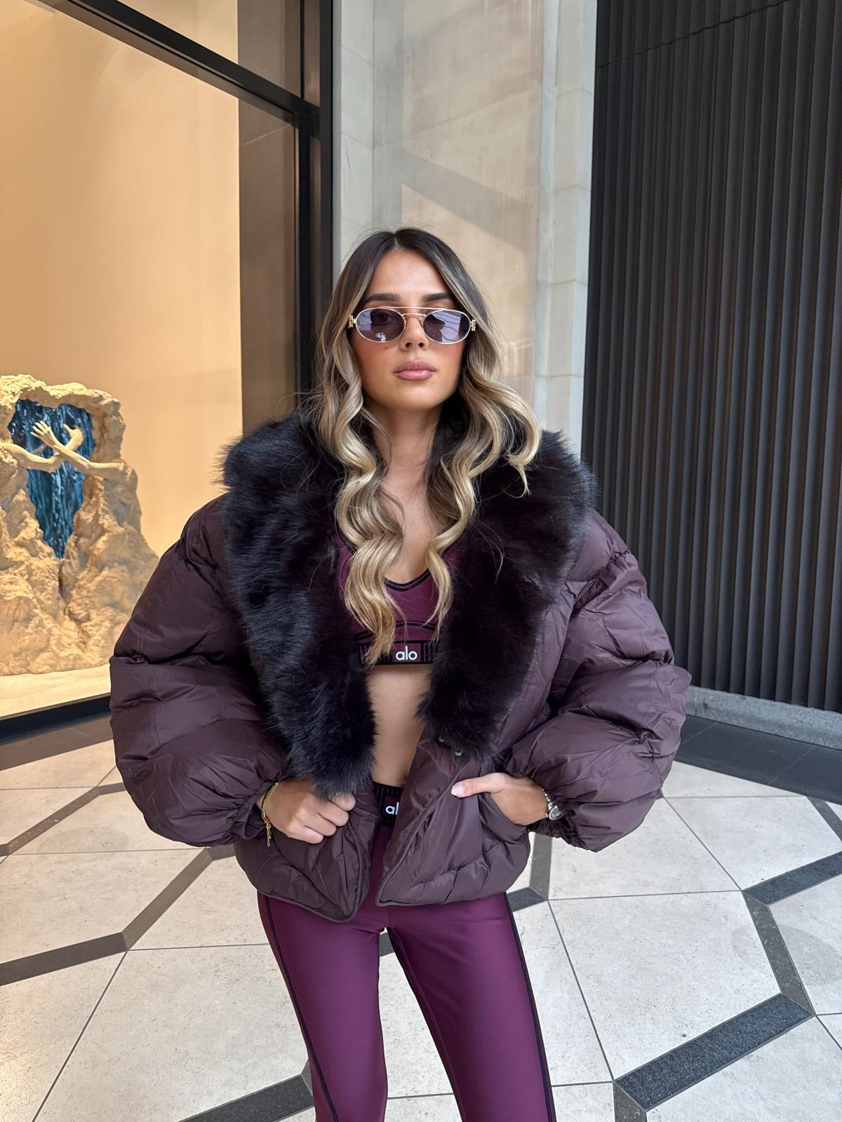 Oversized puffer coat with faux fur collar - brown