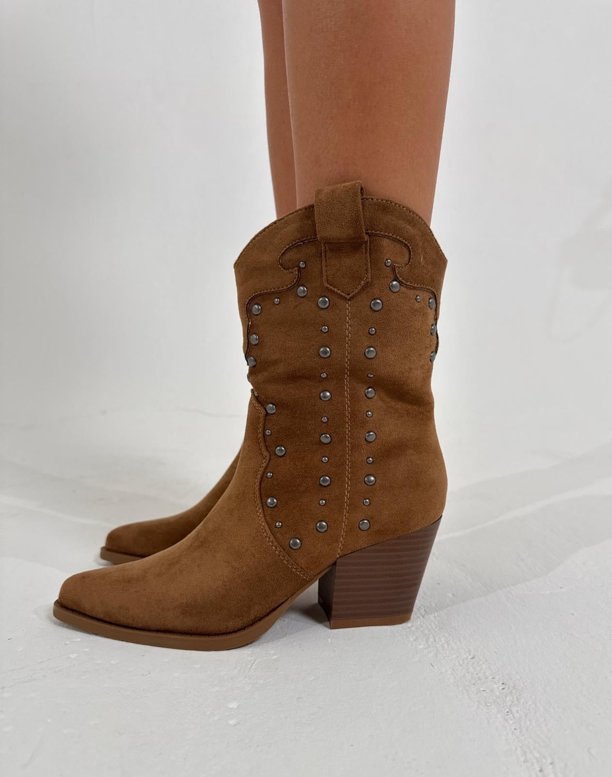 Stud short western boots - tan