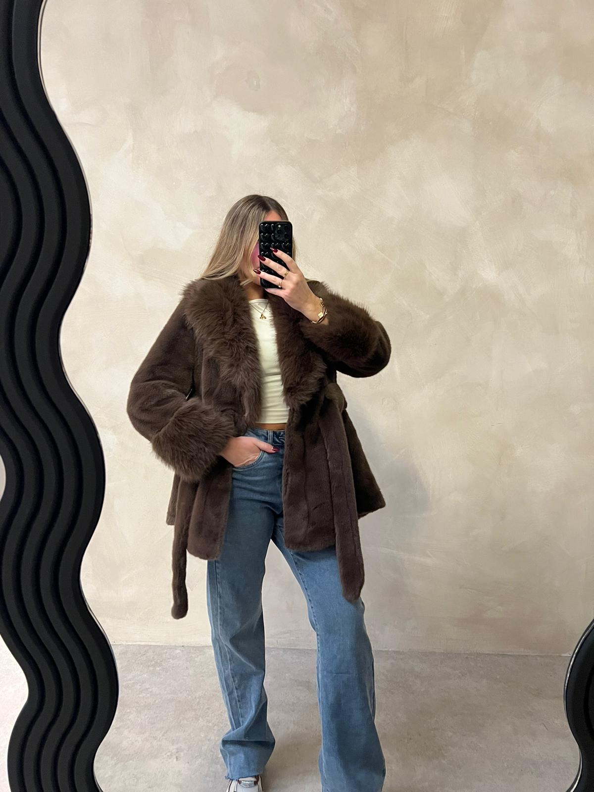 Short Luxury belted faux fur coat - brown