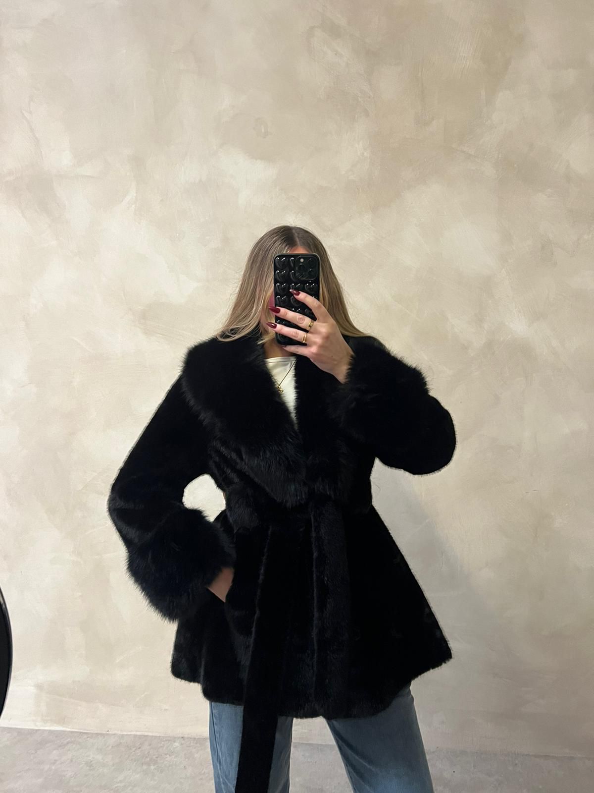 Short Luxury belted faux fur coat - black