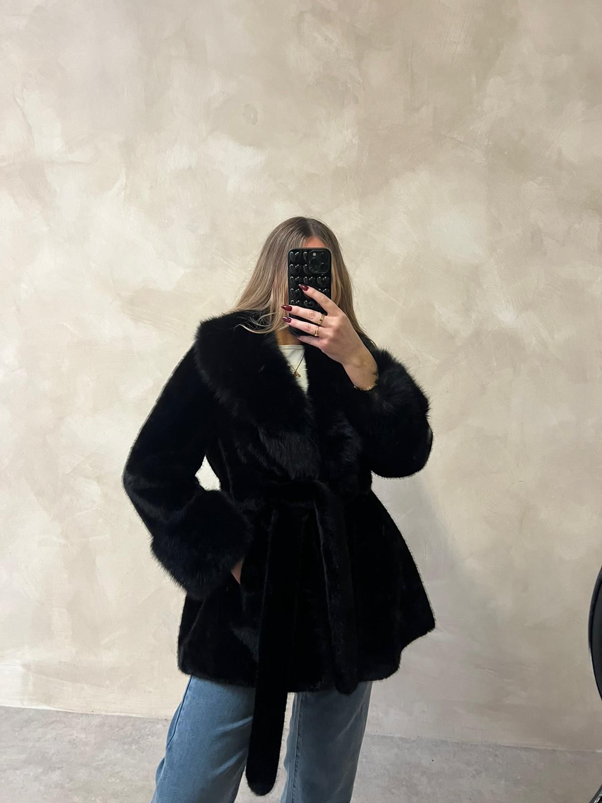 Short Luxury belted faux fur coat - black